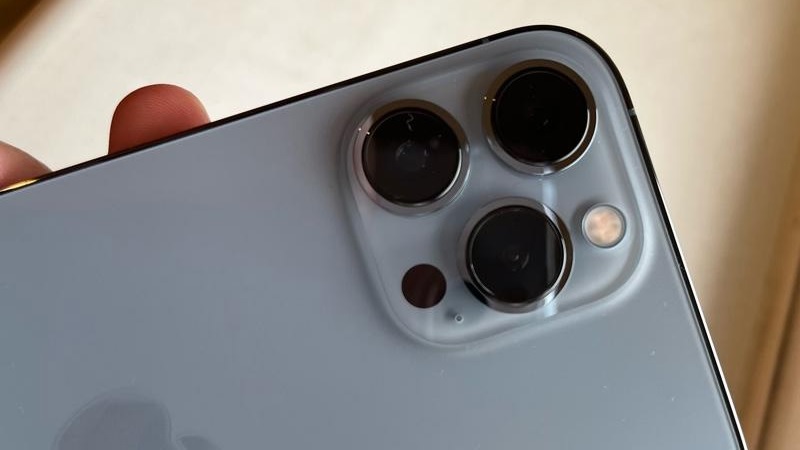 Nguyên nhân camera iPhone bị mờ