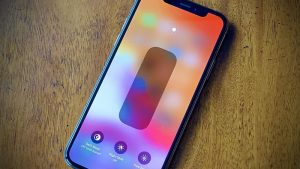 Nguyên nhân khiến iPhone tự giảm độ sáng màn hình